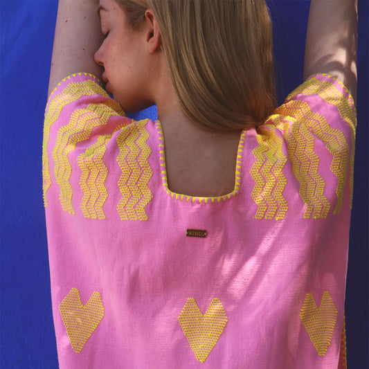 Kaftan Soria - Rosa con corazones y zig zag en hombros