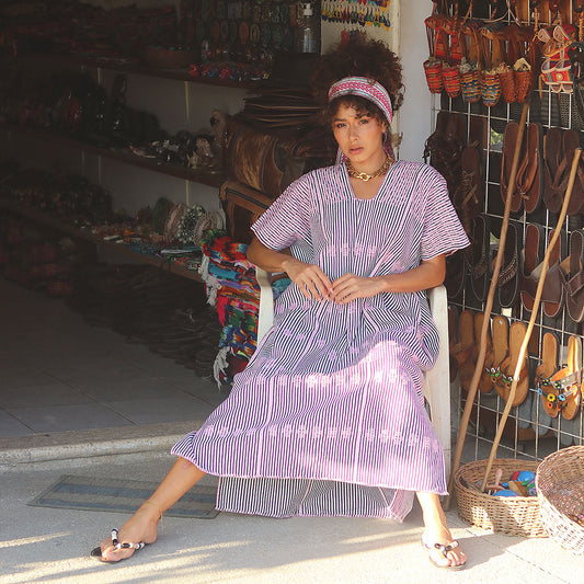 Kaftan Índigo - Lineas Azul Y Blanco Toques De Bordado Rosa