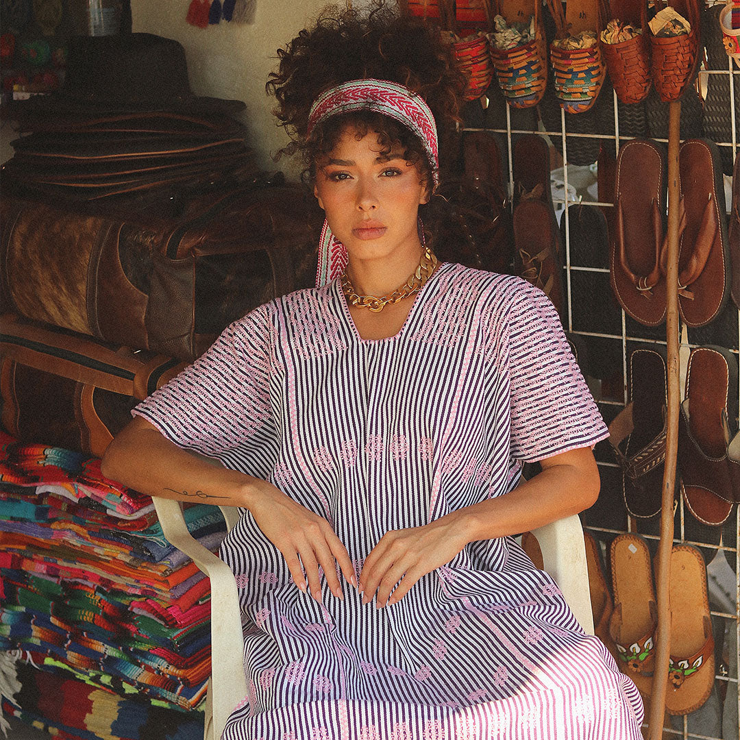 Kaftan Índigo - Lineas Azul Y Blanco Toques De Bordado Rosa